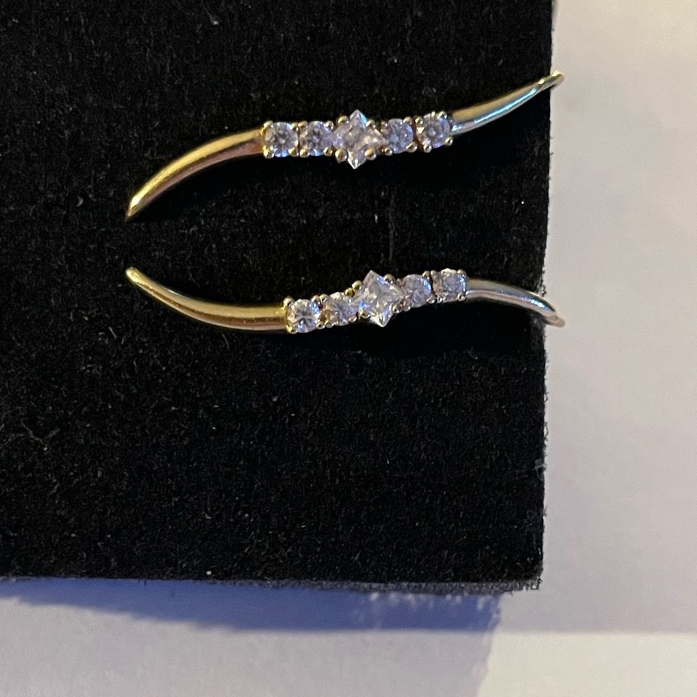 14 k yellow gold and natural diamond ear climber earrings ⭐️